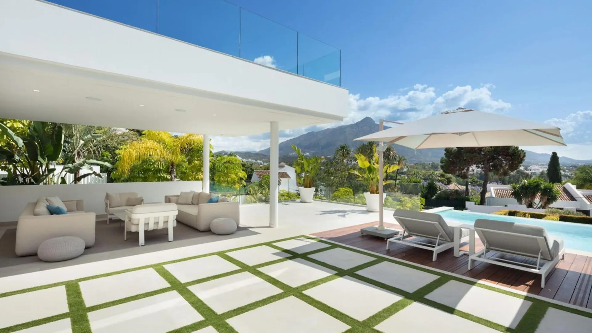 Vacation Marbella I Villa Almost Heaven, New Built Villa, Rooftop Jacuzzi, Infinity Heated Pool