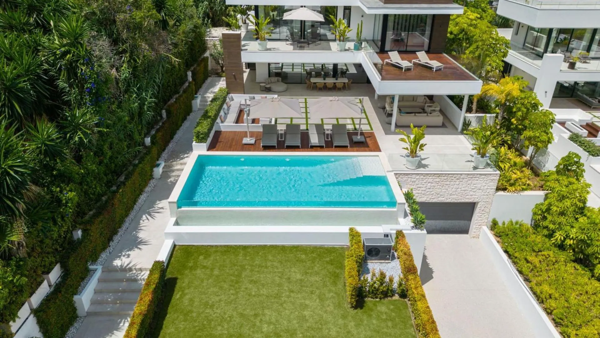 Vacation Marbella I Villa Almost Heaven, New Built Villa, Rooftop Jacuzzi, Infinity Heated Pool