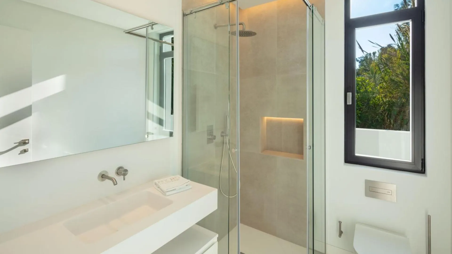 Vacation Marbella I Villa Almost Heaven, New Built Villa, Rooftop Jacuzzi, Infinity Heated Pool